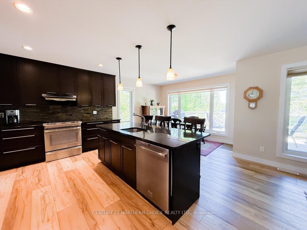 Photo 8 of 20 Birchwood Crescent, Kenora, Pinecrest — HOMEH