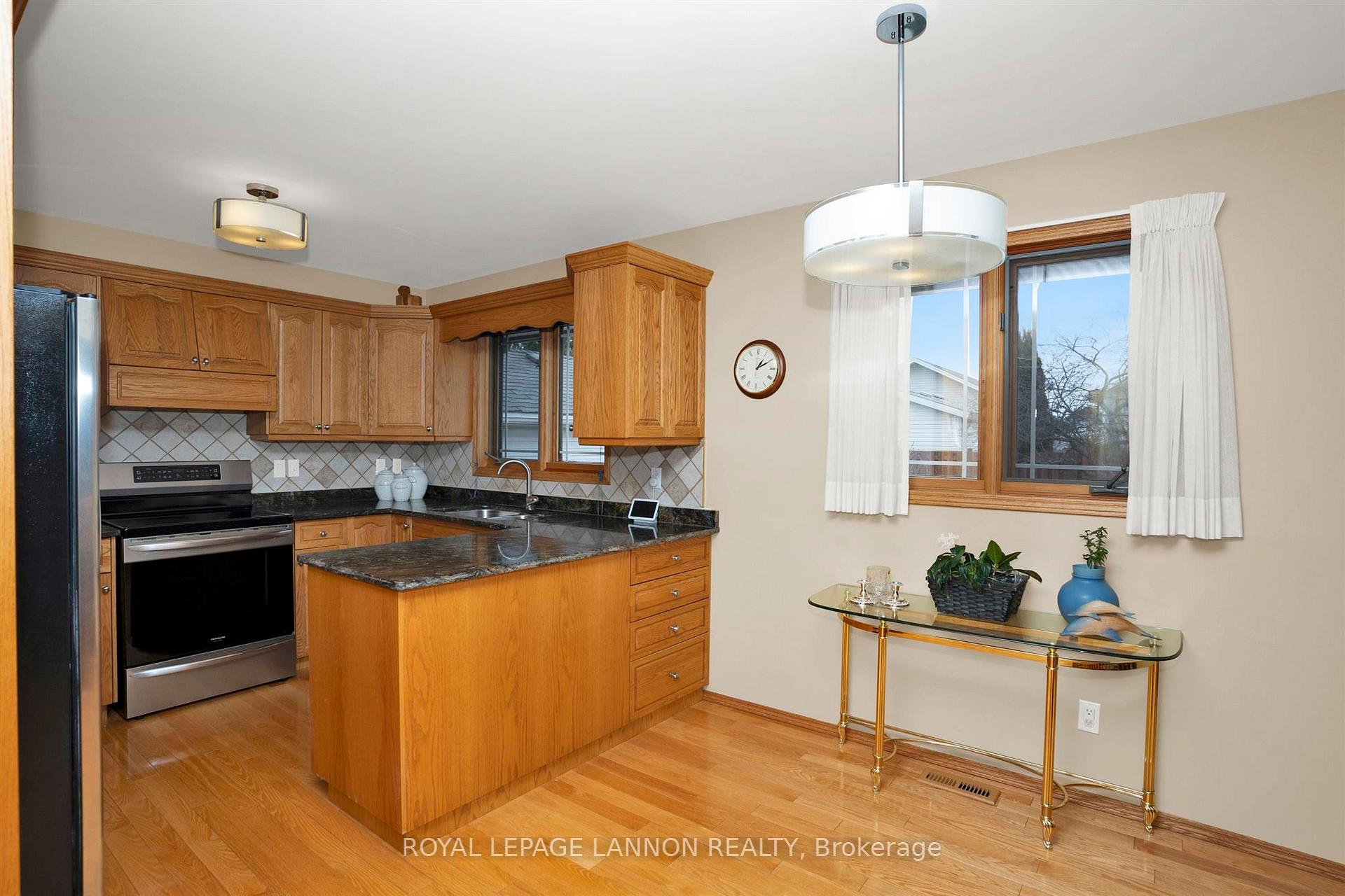 Photo 2 of 120 Wolverine Crescent, Thunder Bay, Parkdale — HOMEH
