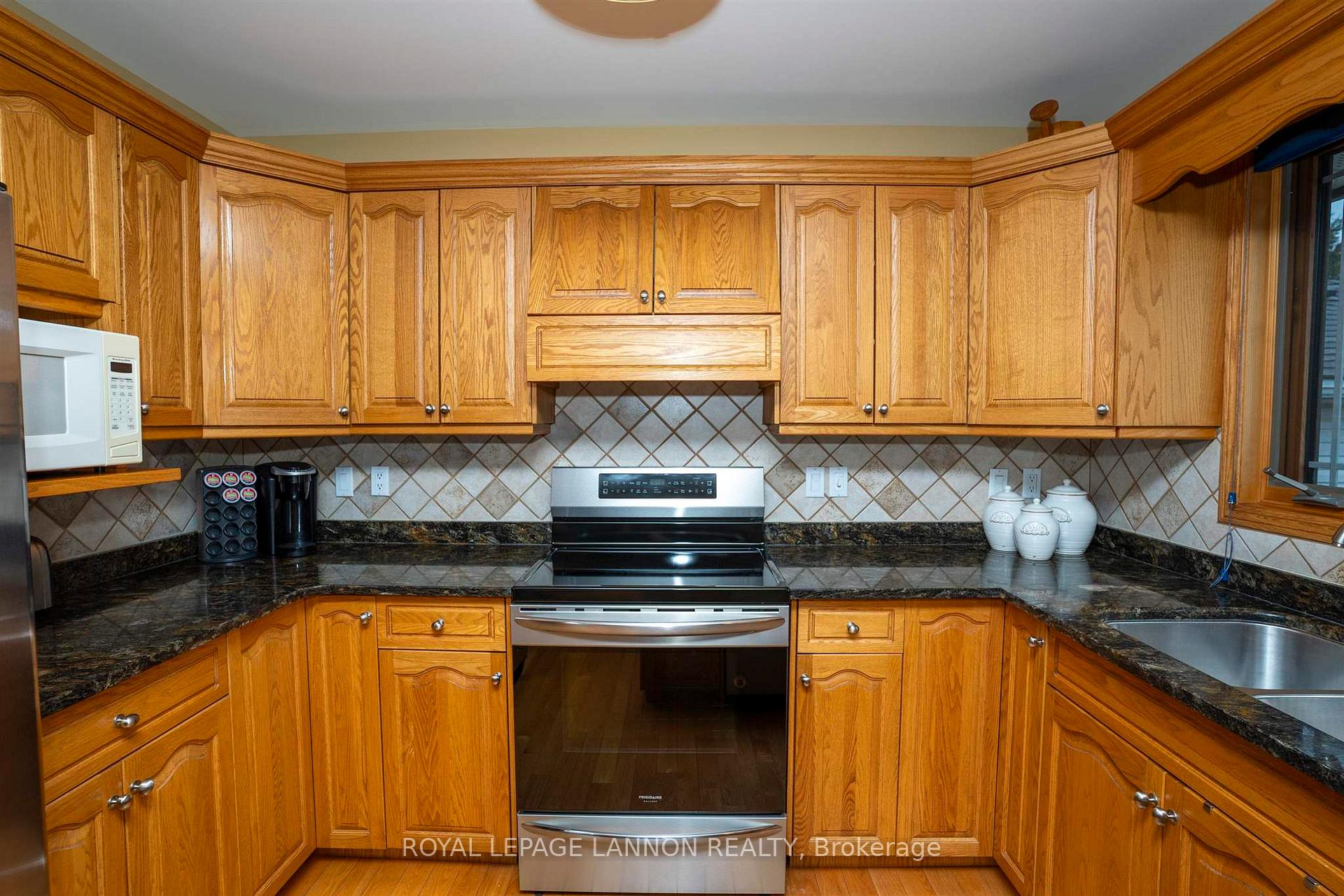 Photo 4 of 120 Wolverine Crescent, Thunder Bay, Parkdale — HOMEH
