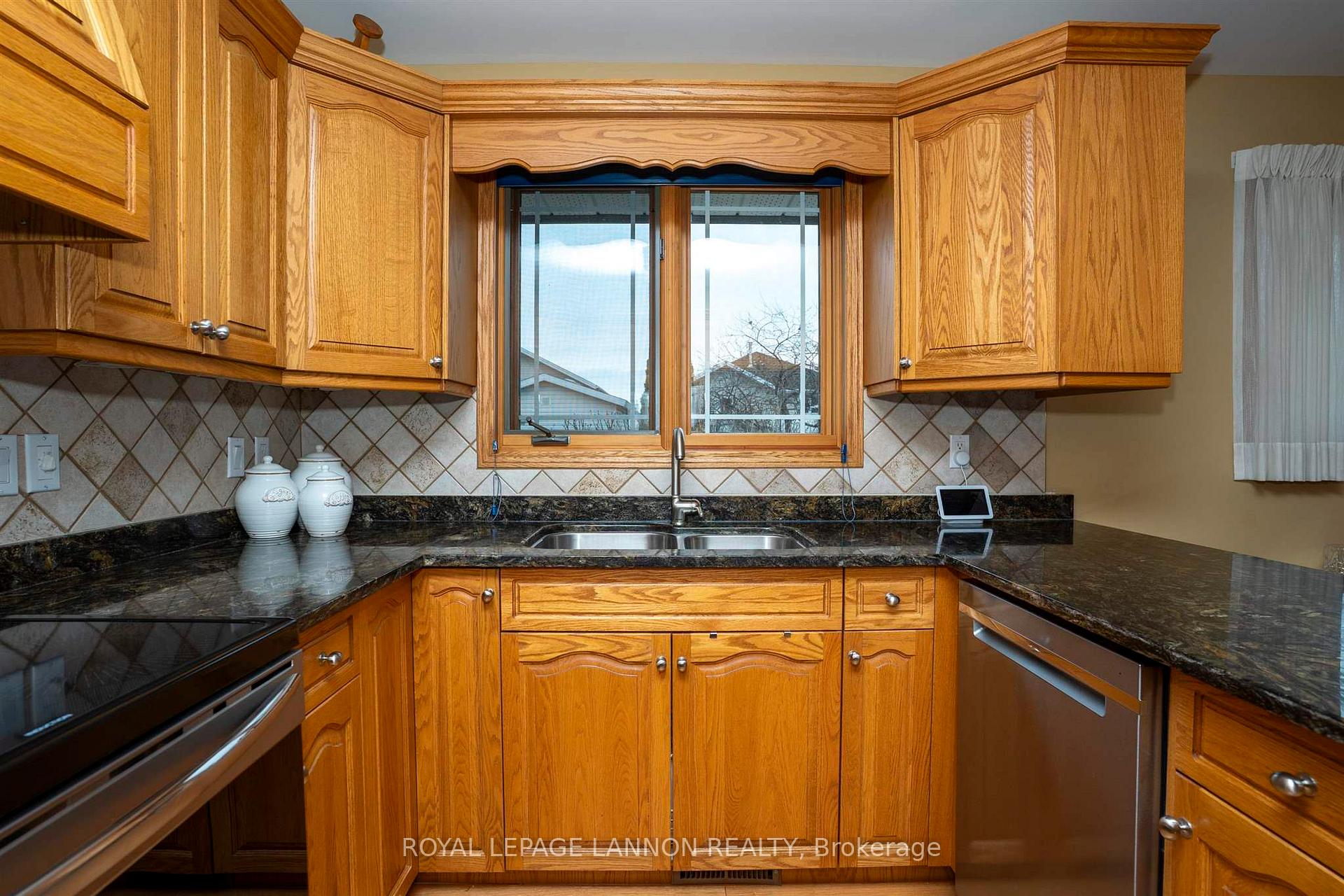 Photo 5 of 120 Wolverine Crescent, Thunder Bay, Parkdale — HOMEH
