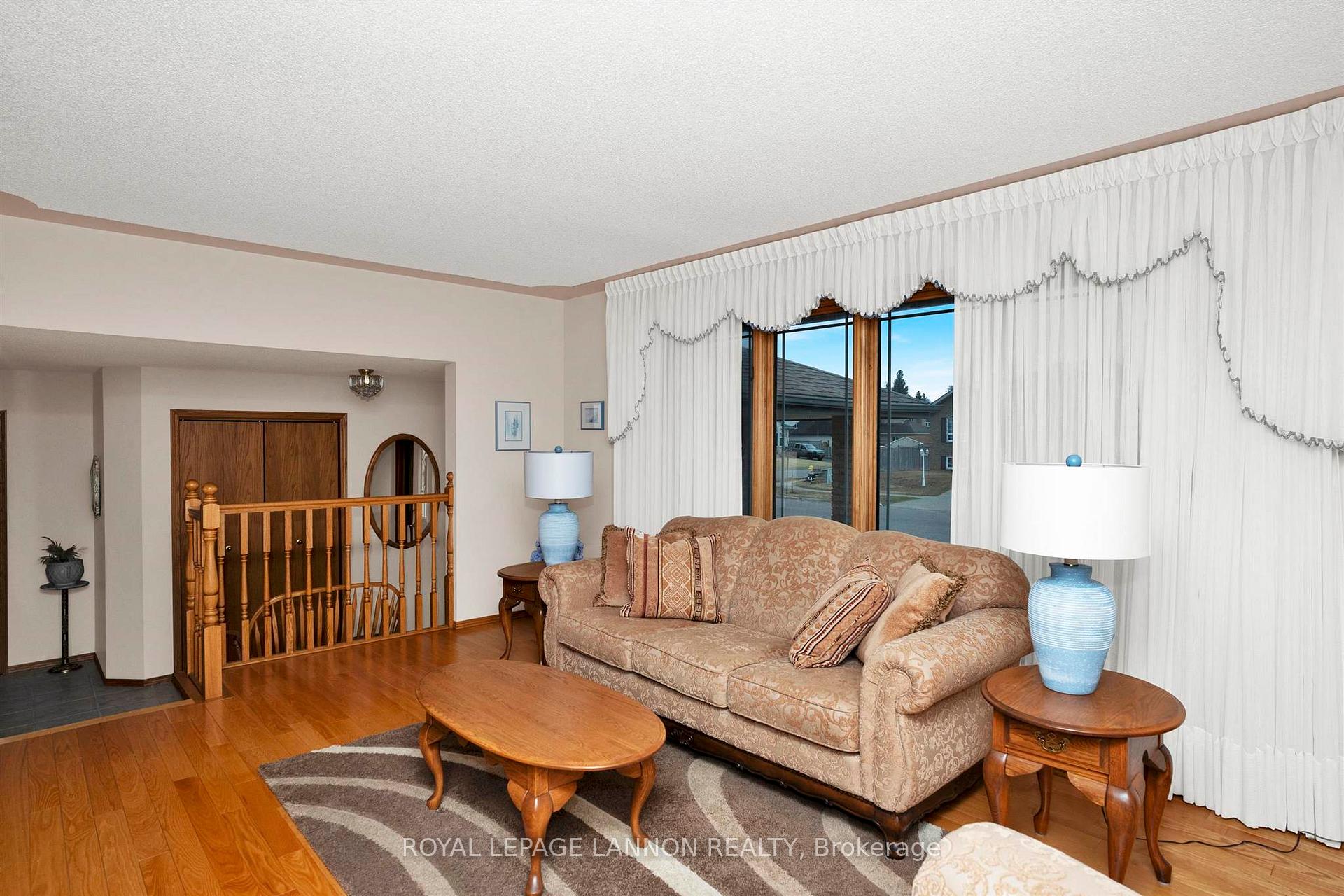 Photo 8 of 120 Wolverine Crescent, Thunder Bay, Parkdale — HOMEH