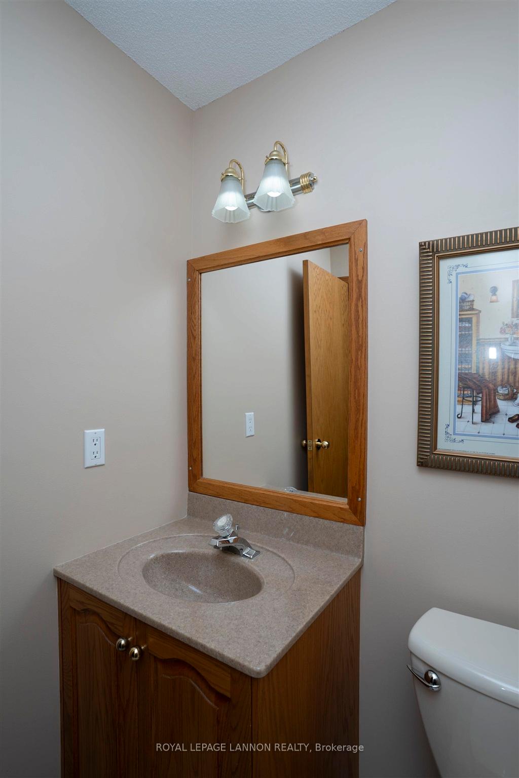 Photo 11 of 120 Wolverine Crescent, Thunder Bay, Parkdale — HOMEH