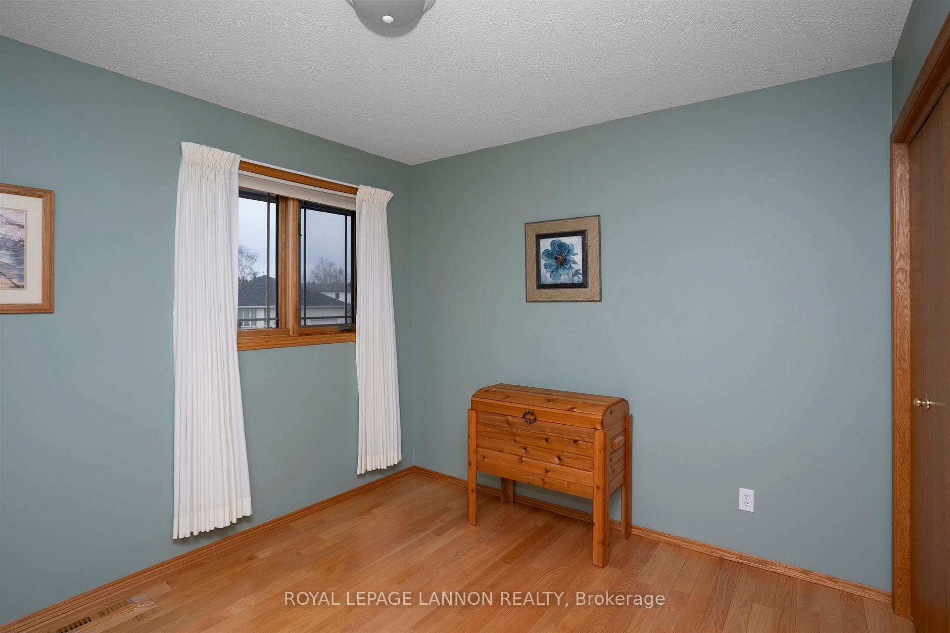 Photo 19 of 120 Wolverine Crescent, Thunder Bay, Parkdale — HOMEH