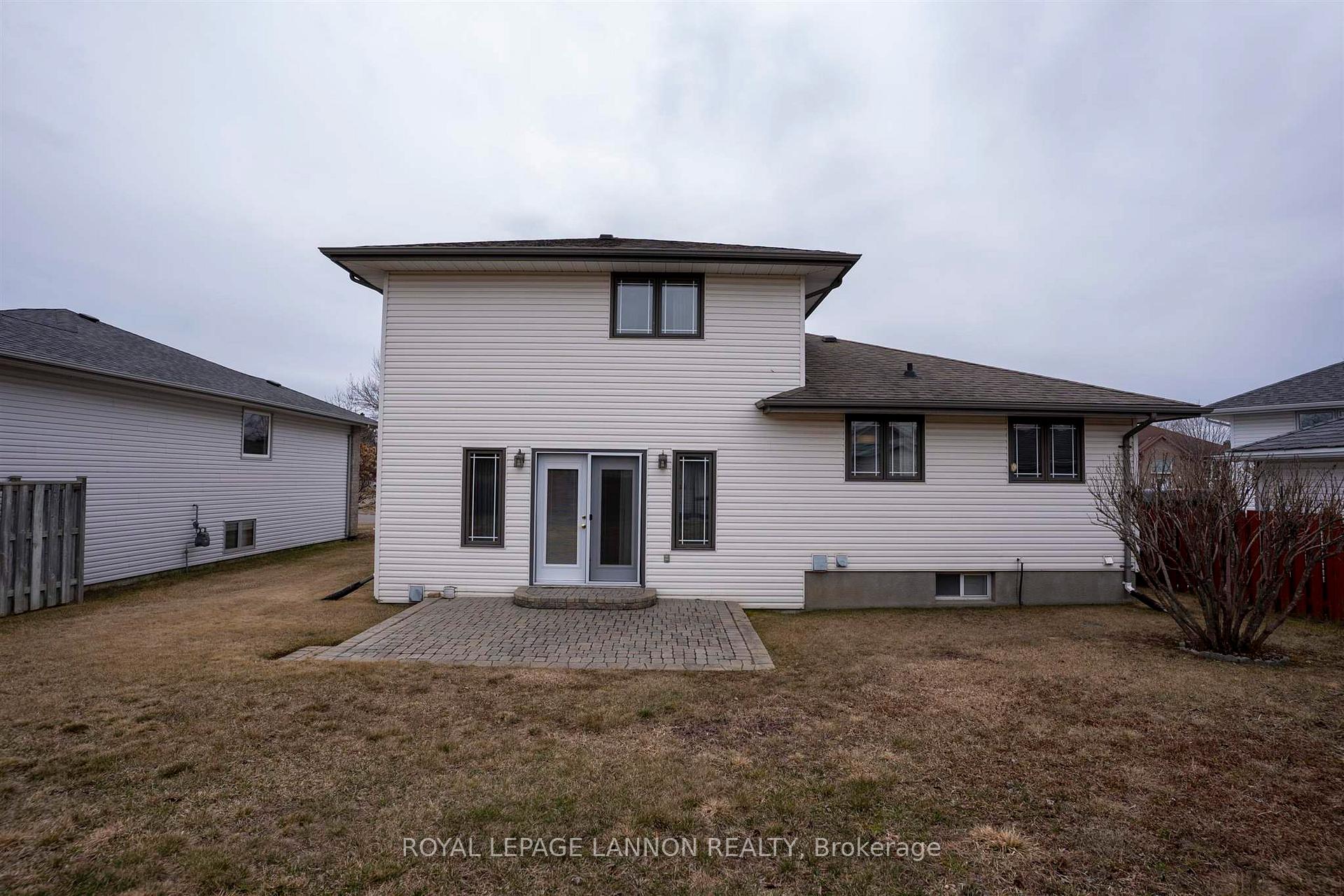 Photo 31 of 120 Wolverine Crescent, Thunder Bay, Parkdale — HOMEH
