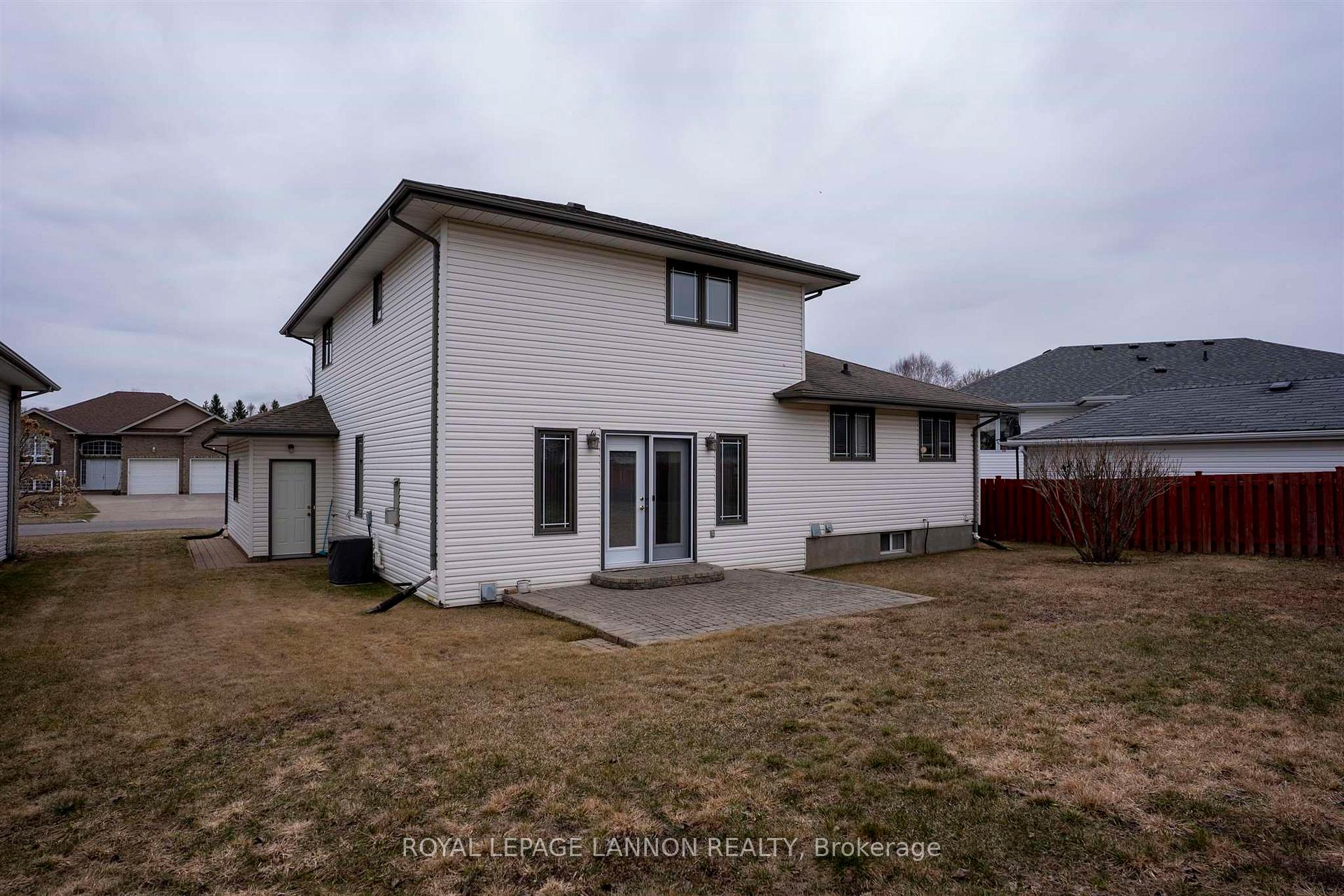 Photo 32 of 120 Wolverine Crescent, Thunder Bay, Parkdale — HOMEH