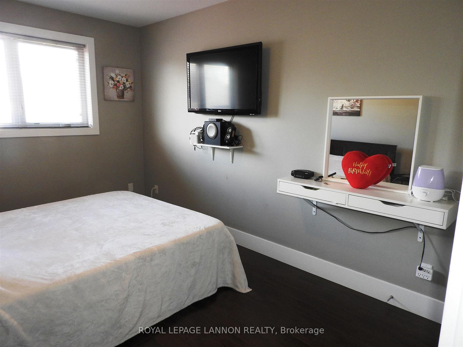 Photo 11 of 901 Stapleton Street, Thunder Bay, Westfort — HOMEH