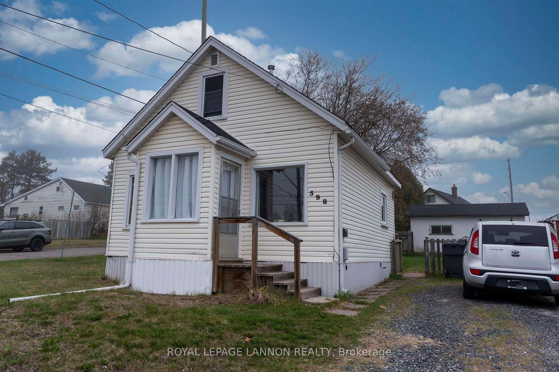 Front of 598 Montgomery Street