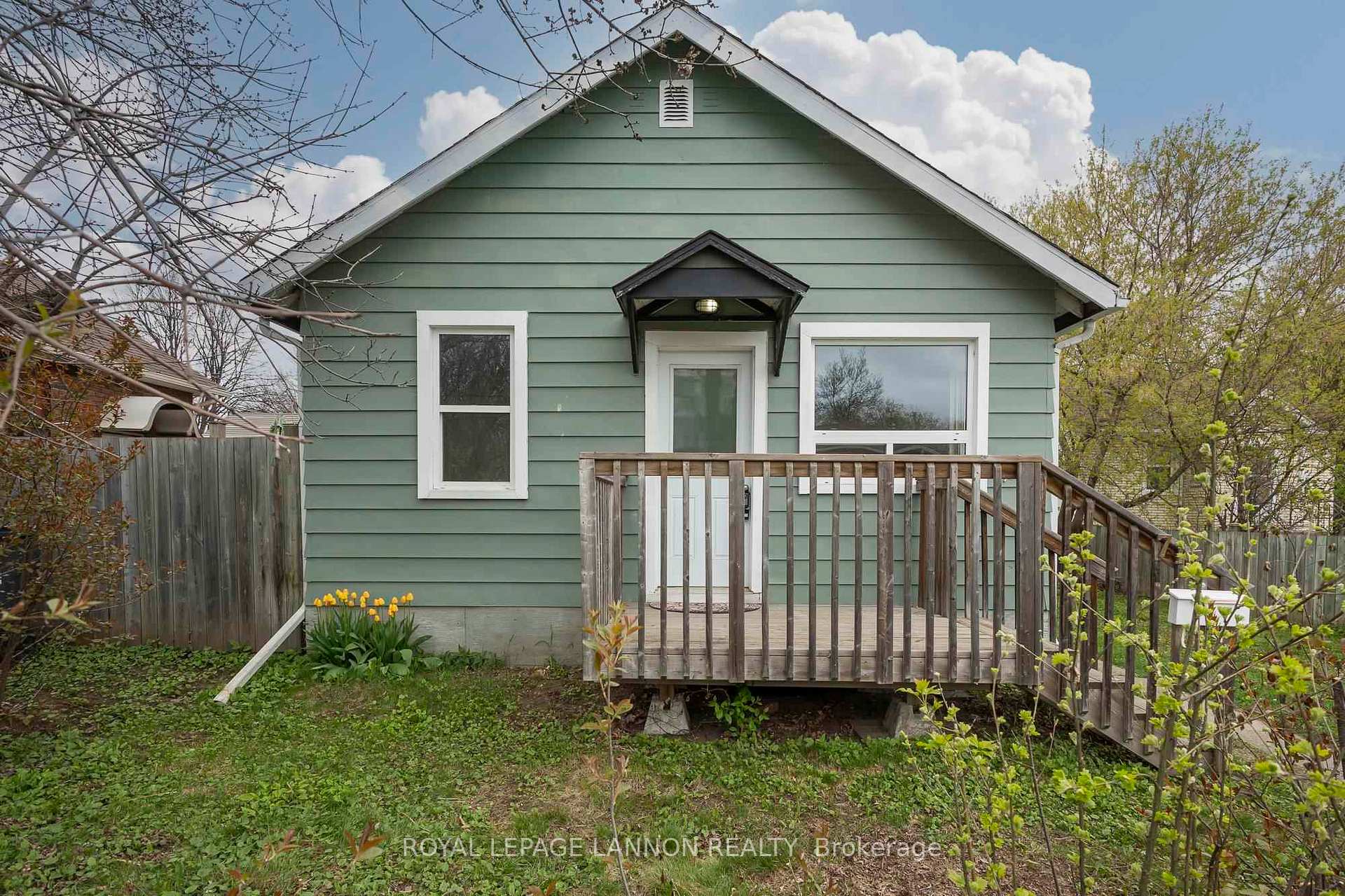 Photo 2 of 717 Northern Avenue, Thunder Bay, McKeller Park — HOMEH