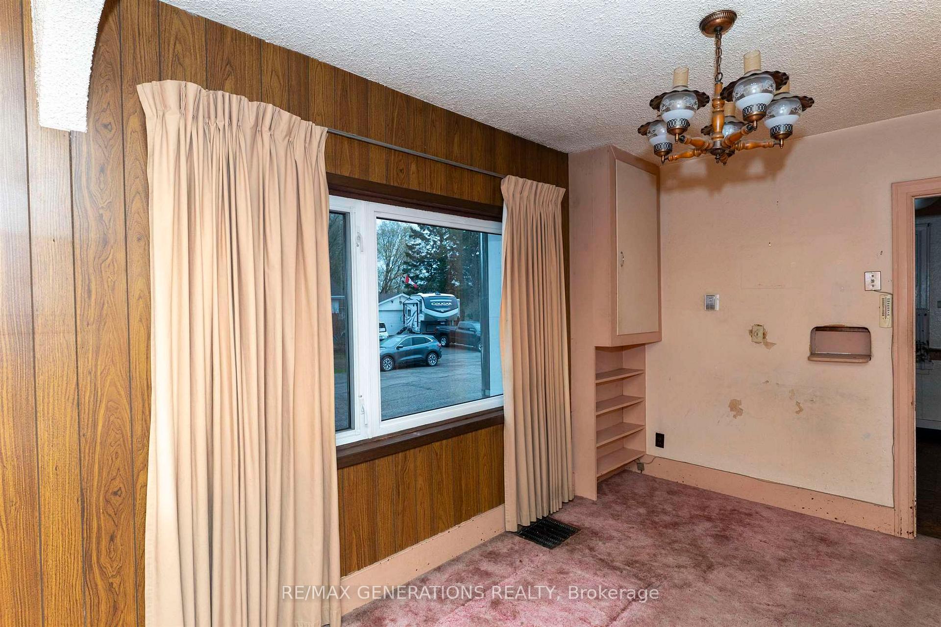 Photo 7 of 903 Centre Avenue, Thunder Bay, Westfort — HOMEH