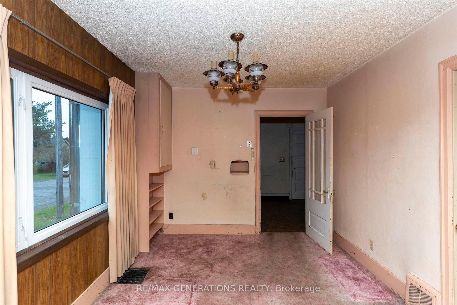 Photo 8 of 903 Centre Avenue, Thunder Bay, Westfort — HOMEH