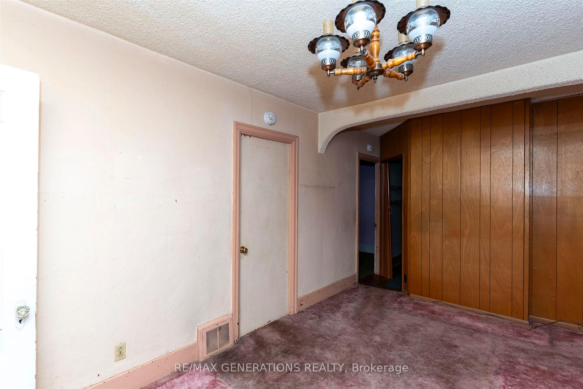 Photo 10 of 903 Centre Avenue, Thunder Bay, Westfort — HOMEH