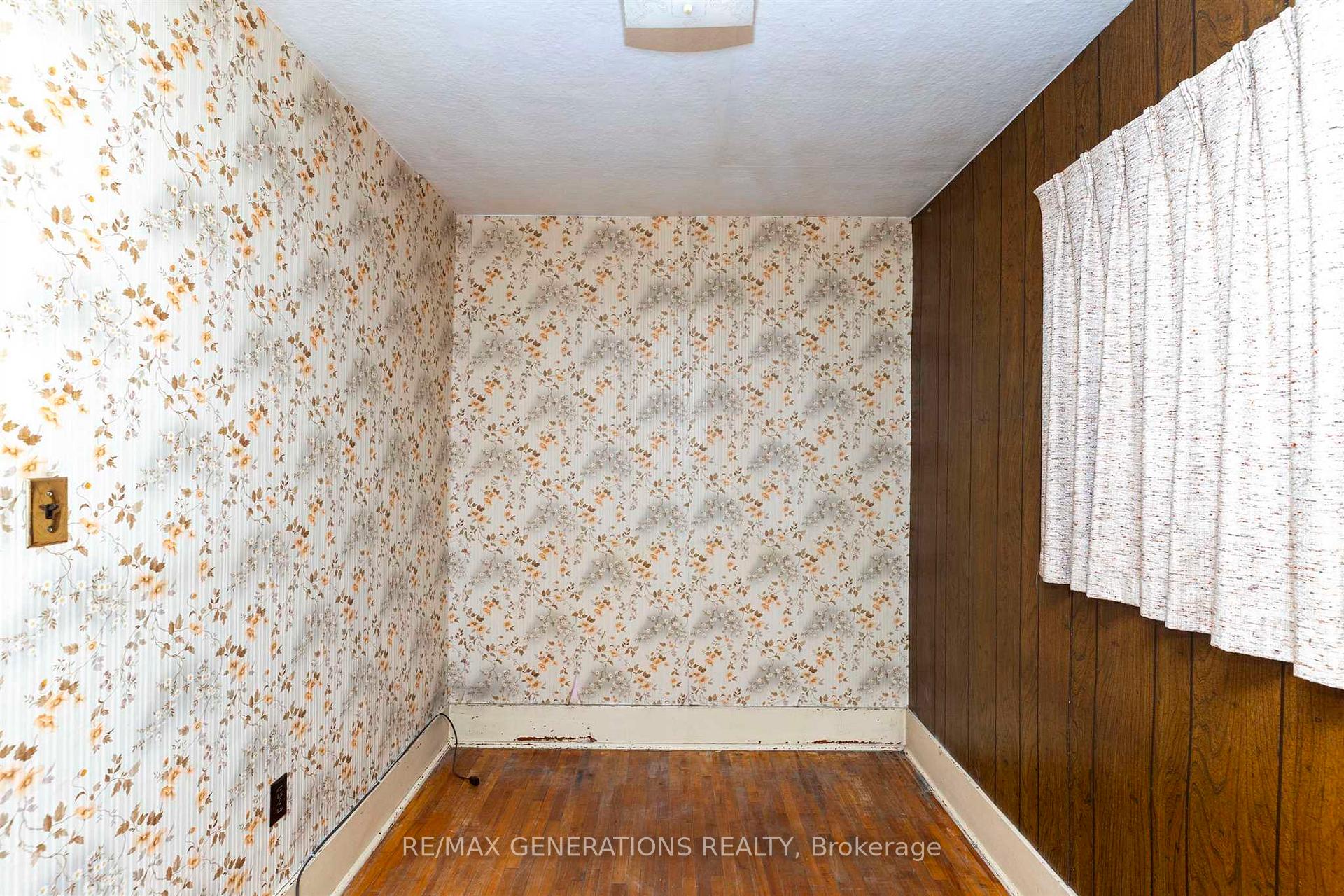 Photo 12 of 903 Centre Avenue, Thunder Bay, Westfort — HOMEH