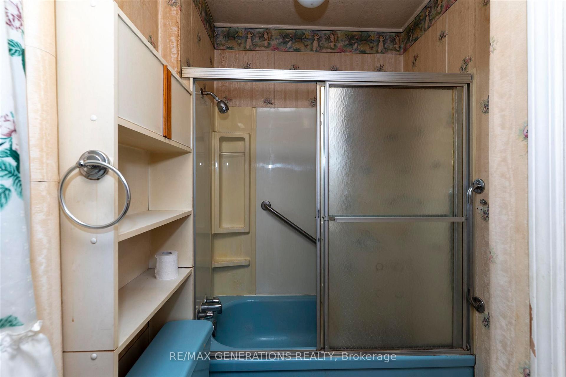 Photo 19 of 903 Centre Avenue, Thunder Bay, Westfort — HOMEH