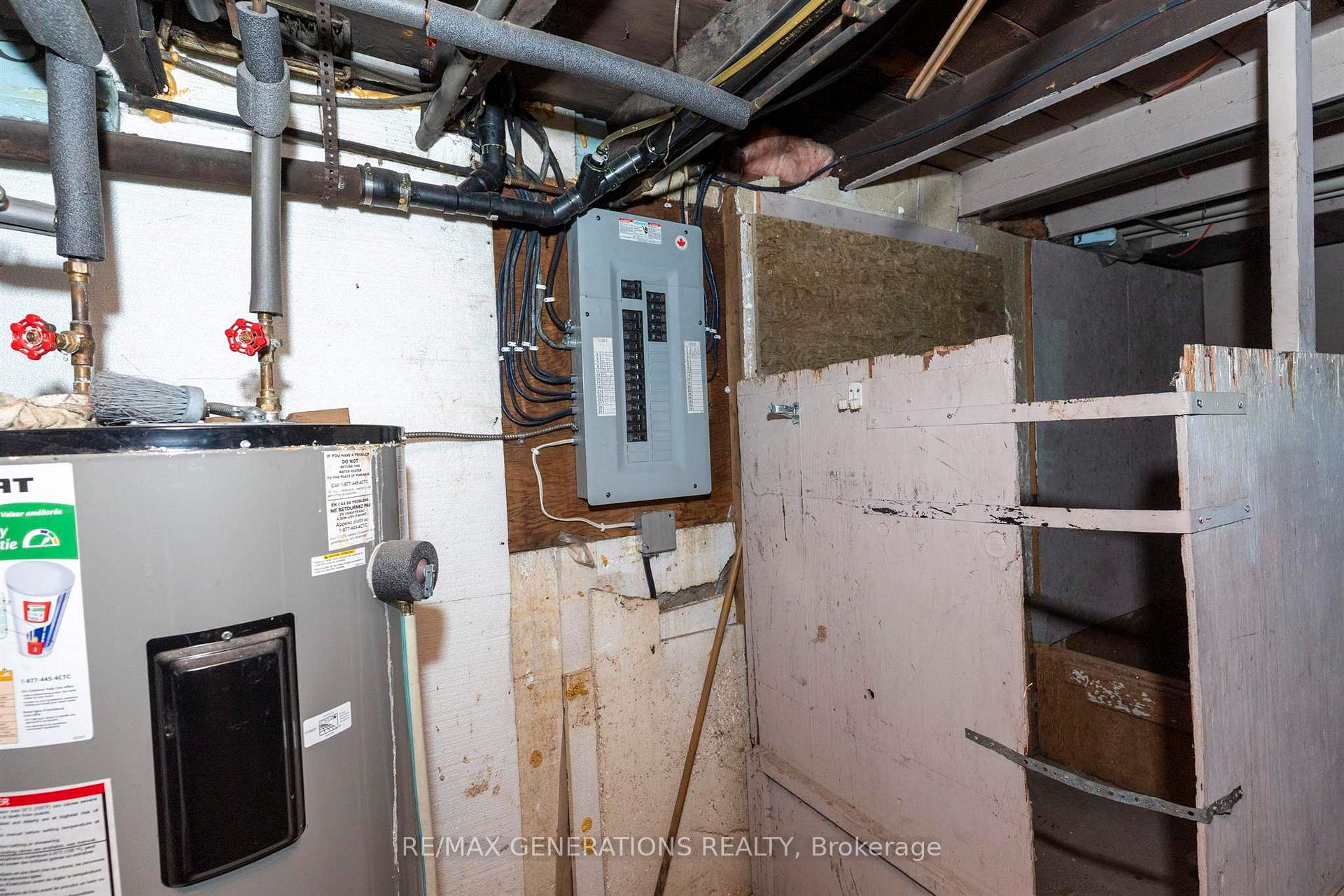Photo 20 of 903 Centre Avenue, Thunder Bay, Westfort — HOMEH