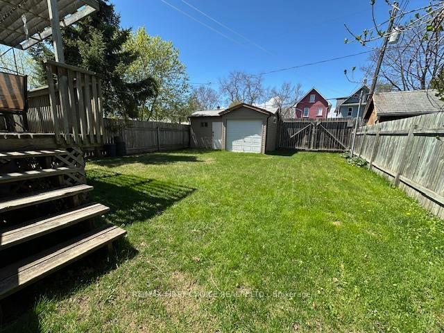 Photo 4 of 423 Catherine Street, Thunder Bay, Hyde Park — HOMEH