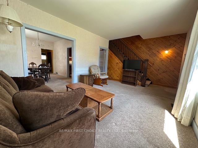 Photo 10 of 423 Catherine Street, Thunder Bay, Hyde Park — HOMEH