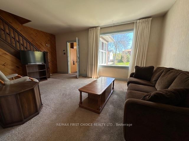 Photo 11 of 423 Catherine Street, Thunder Bay, Hyde Park — HOMEH