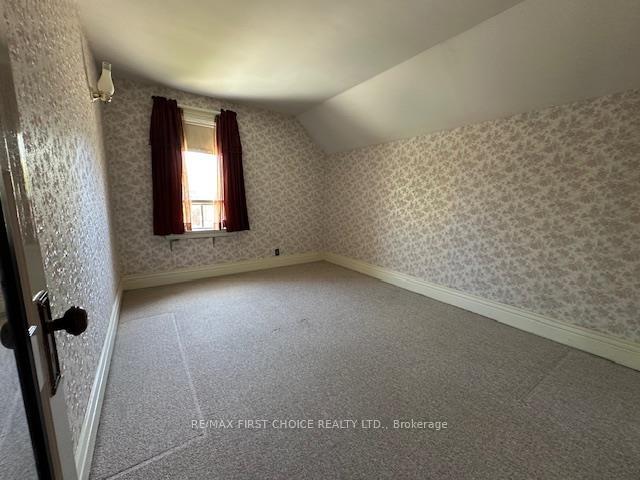 Photo 20 of 423 Catherine Street, Thunder Bay, Hyde Park — HOMEH