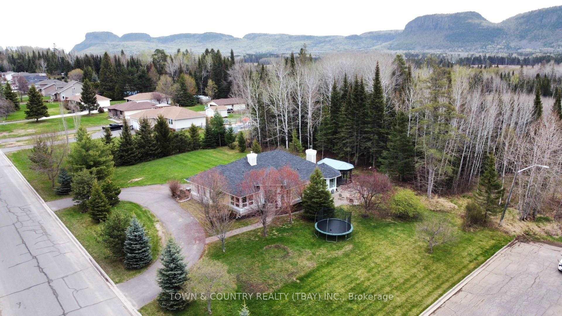 Photo 2 of 2152 Southcliff Place, Thunder Bay, Riverdale Road — HOMEH