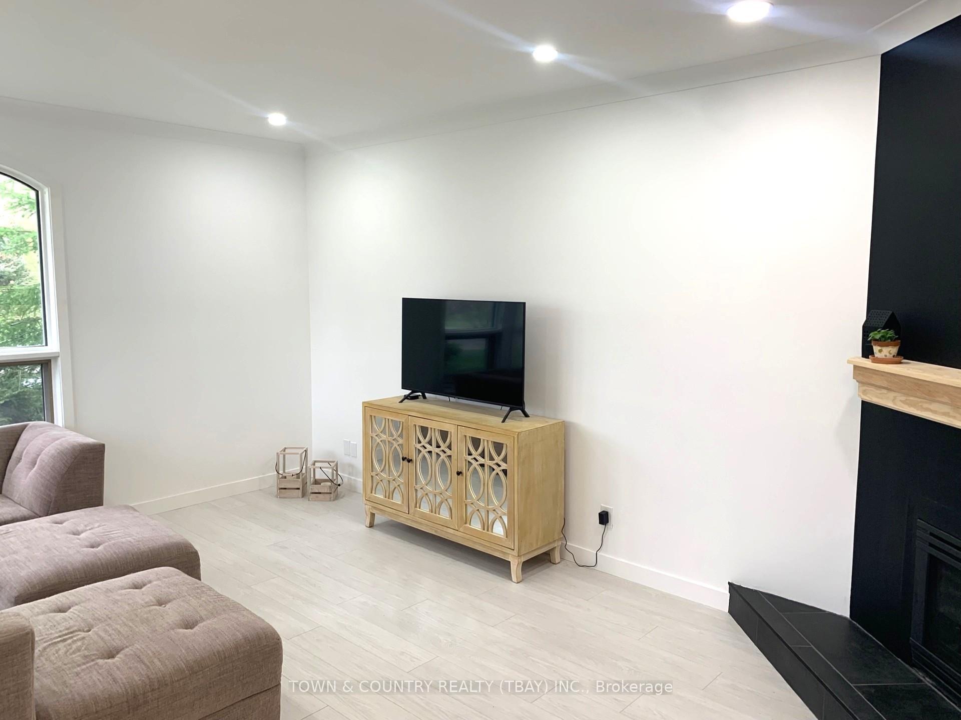 Photo 4 of 2152 Southcliff Place, Thunder Bay, Riverdale Road — HOMEH