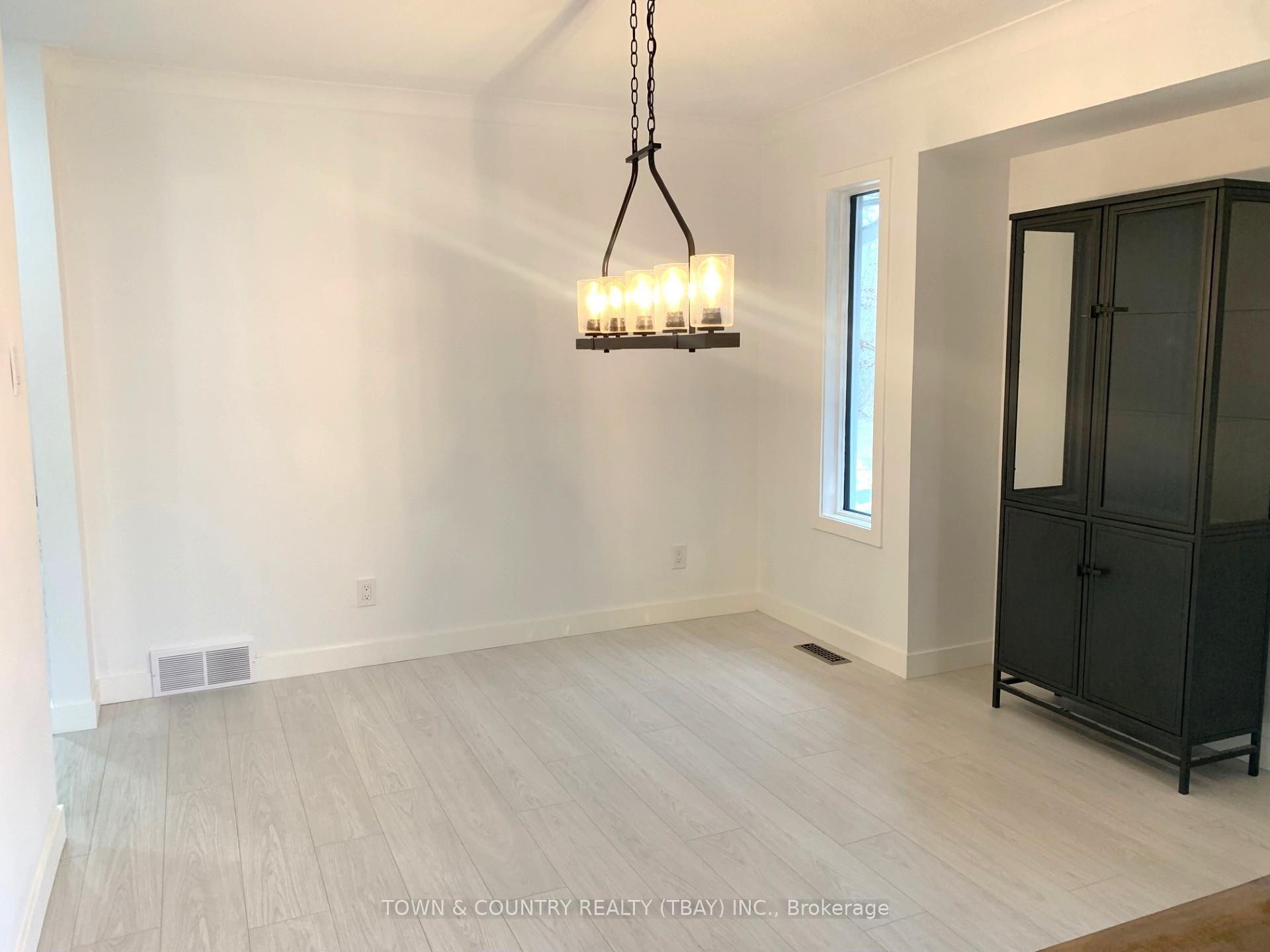 Photo 6 of 2152 Southcliff Place, Thunder Bay, Riverdale Road — HOMEH