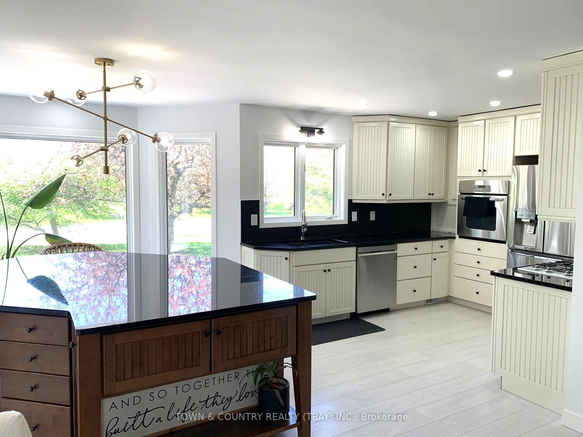 Photo 8 of 2152 Southcliff Place, Thunder Bay, Riverdale Road — HOMEH