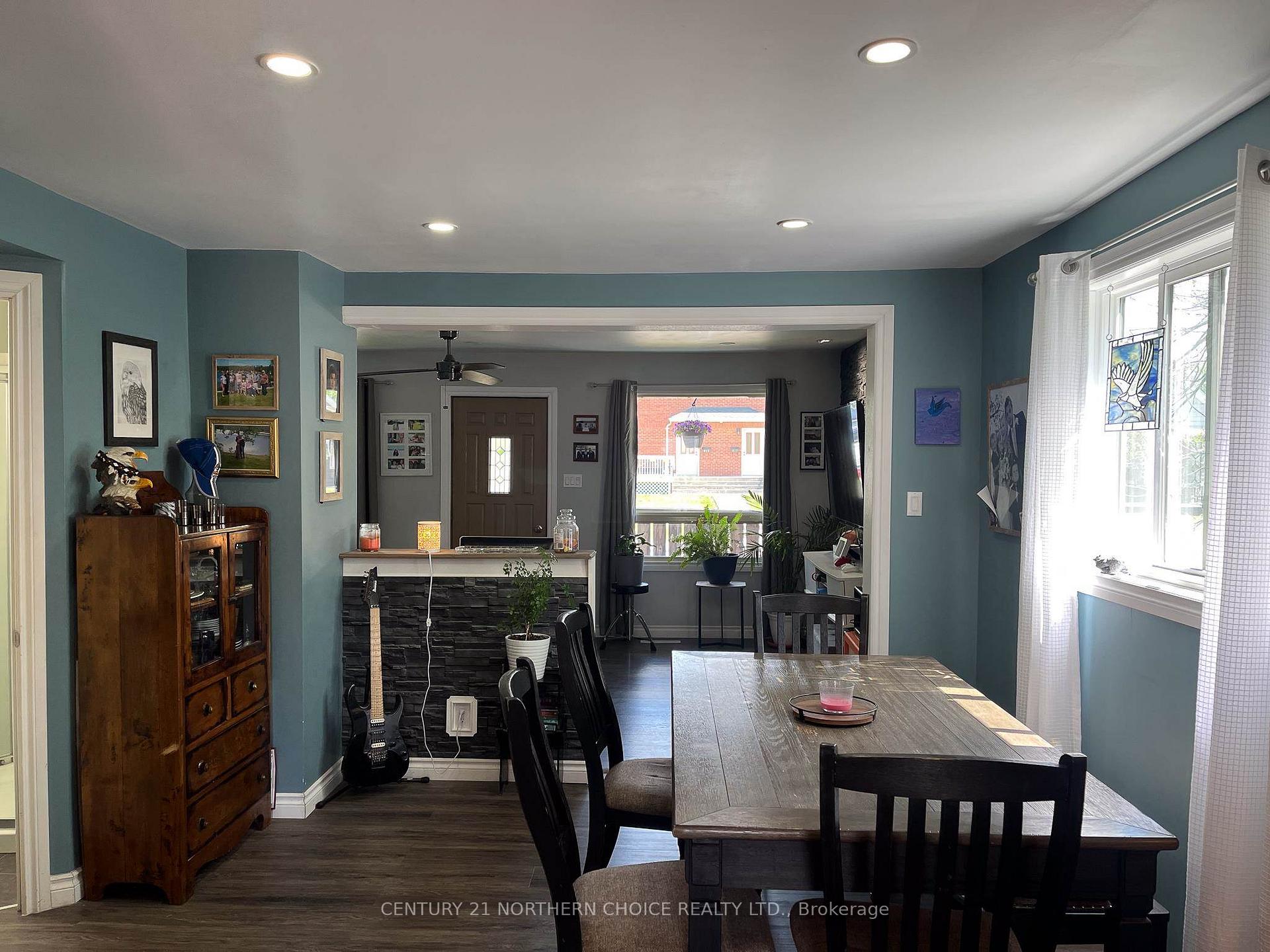 Photo 4 of 612 Sixth Avenue S, Kenora, Lakeside — HOMEH