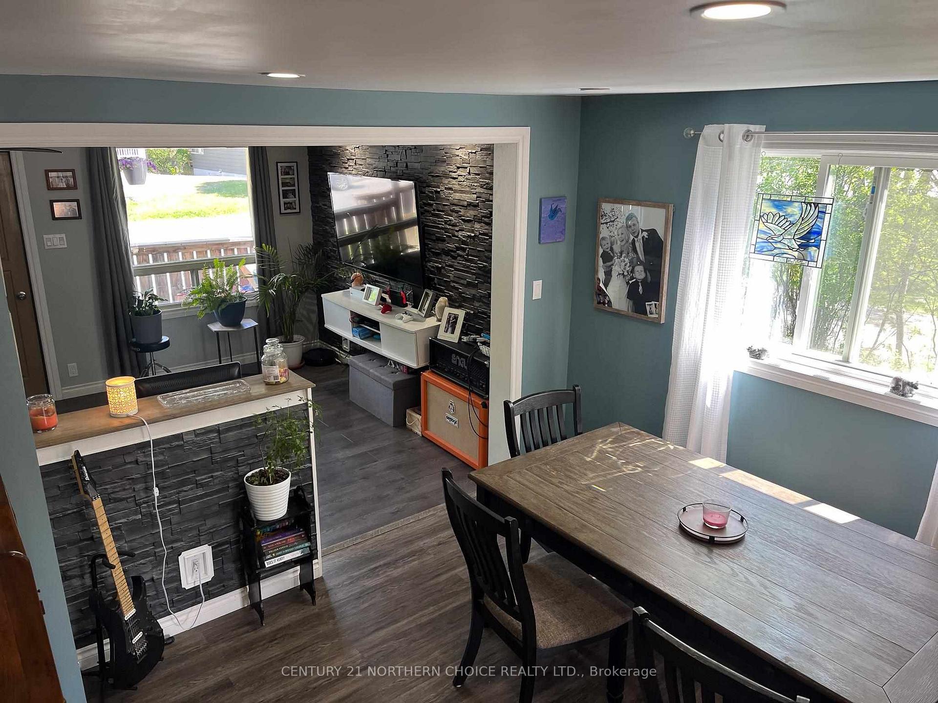 Photo 5 of 612 Sixth Avenue S, Kenora, Lakeside — HOMEH