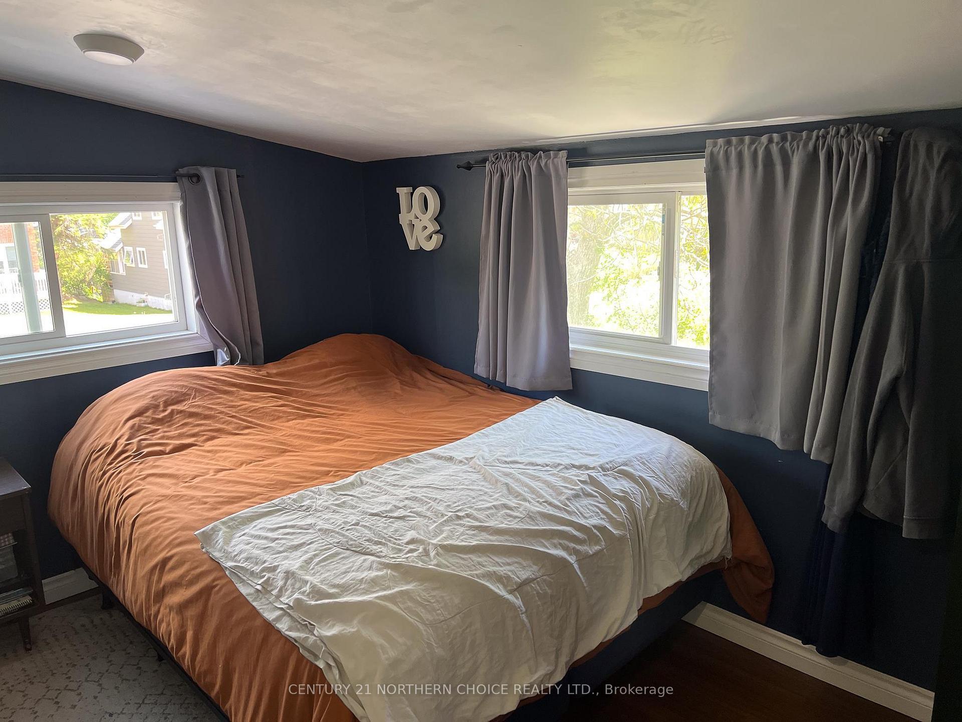Photo 8 of 612 Sixth Avenue S, Kenora, Lakeside — HOMEH