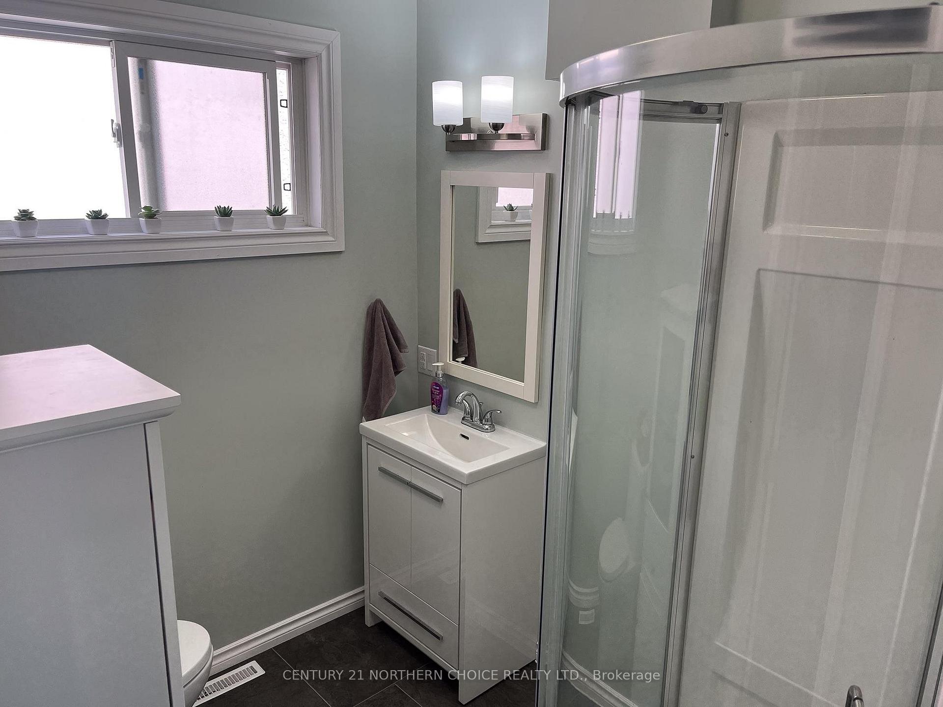 Photo 10 of 612 Sixth Avenue S, Kenora, Lakeside — HOMEH