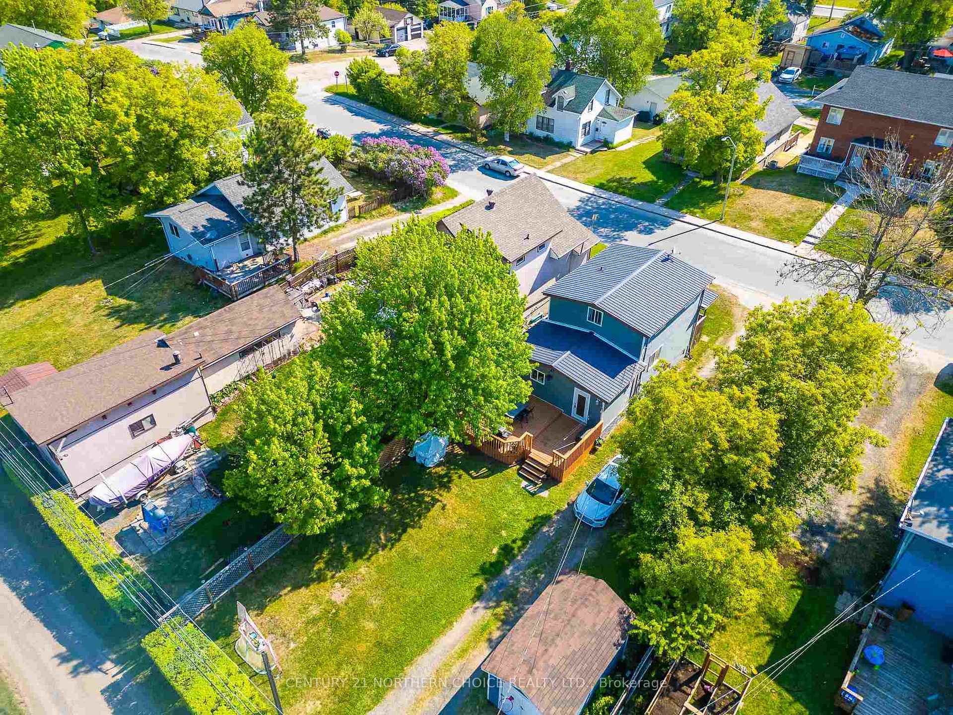 Photo 16 of 612 Sixth Avenue S, Kenora, Lakeside — HOMEH