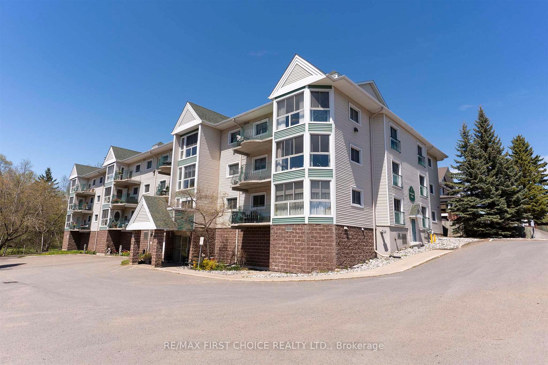 Front of Unit 303, 154 Algoma Street N