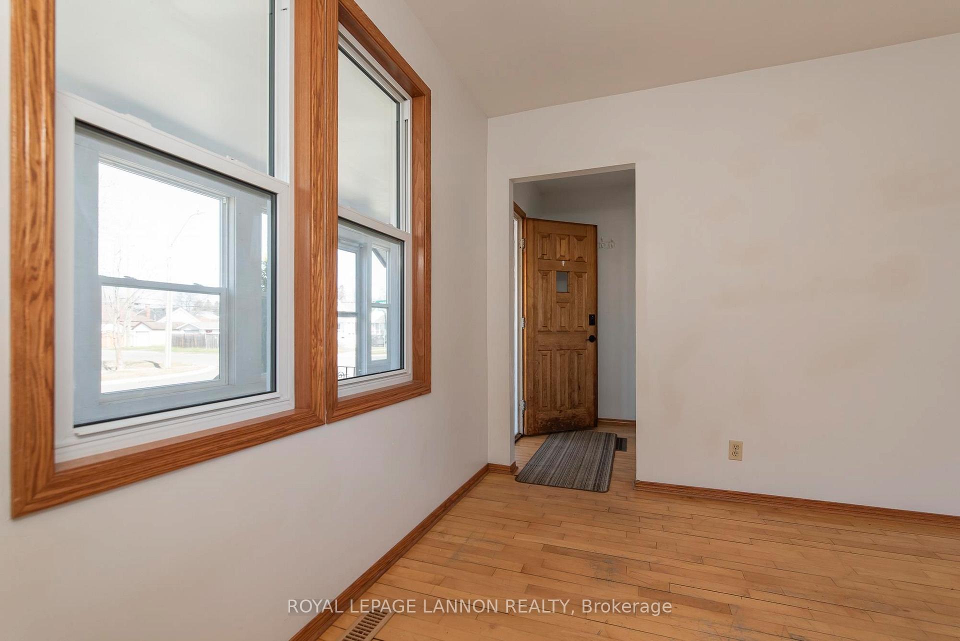 Photo 5 of 348 Archibald Street N, Thunder Bay, McKeller Park — HOMEH