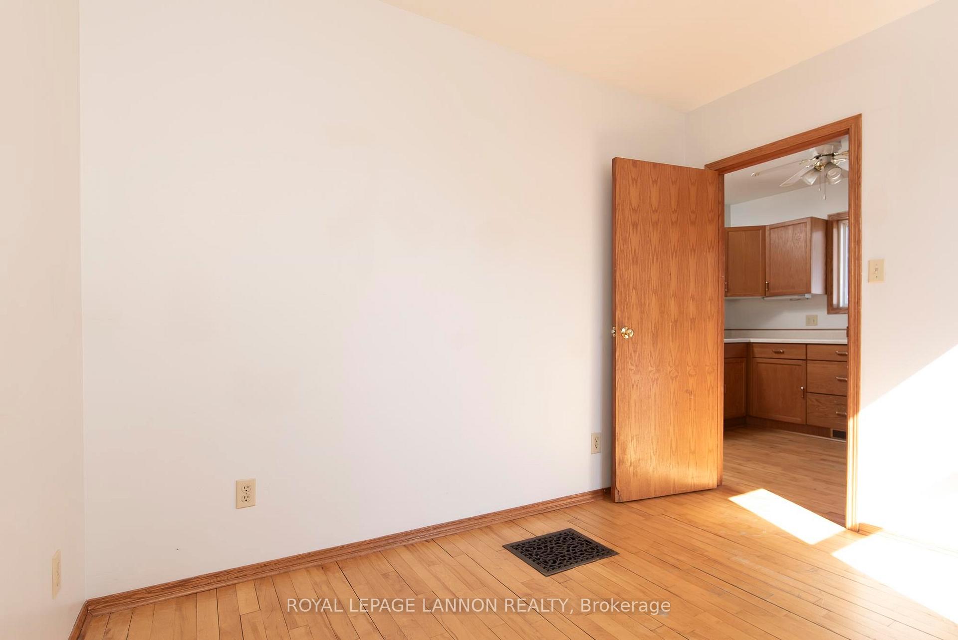 Photo 25 of 348 Archibald Street N, Thunder Bay, McKeller Park — HOMEH