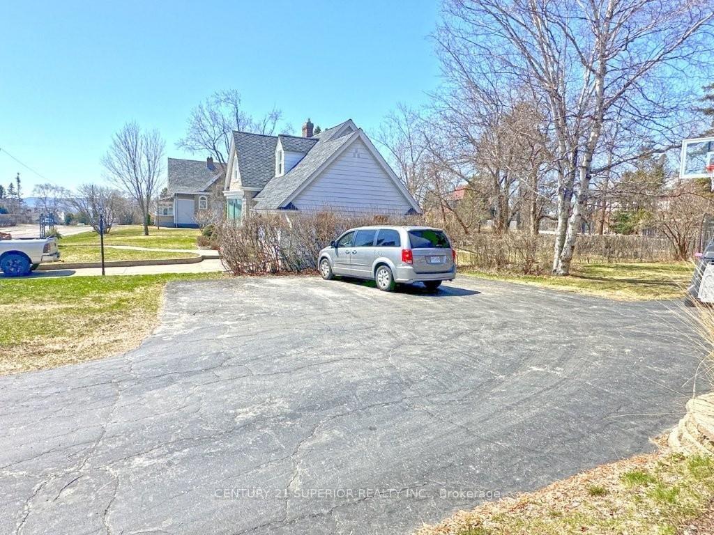 Photo 5 of 124 Summit Ave, Thunder Bay, Mariday Heights — HOMEH