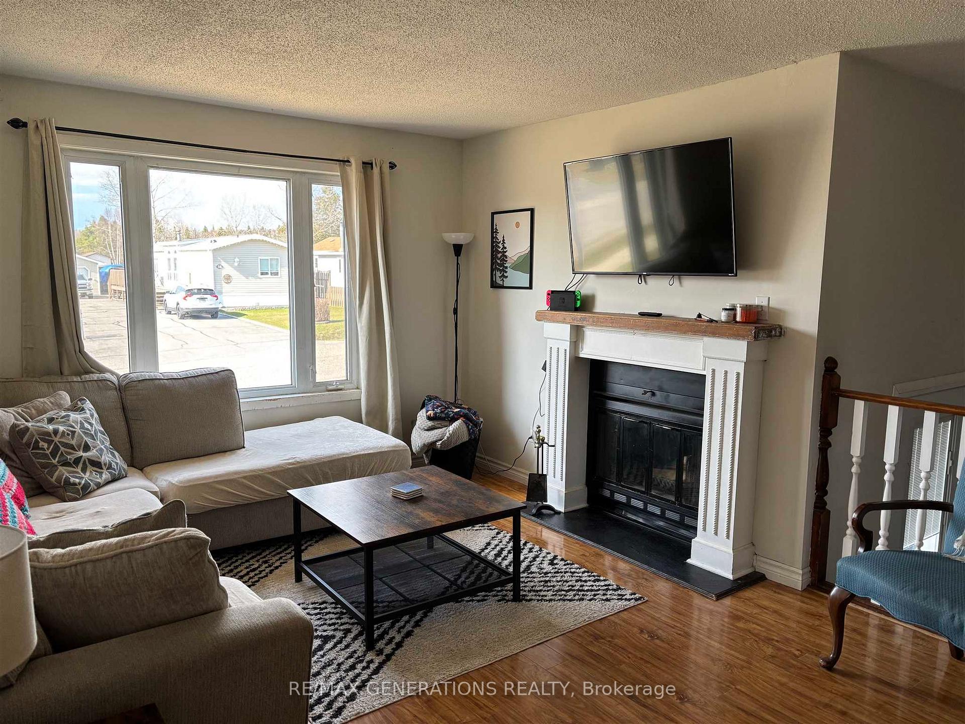 Photo 5 of 55 Jackson Crescent, Marathon — HOMEH