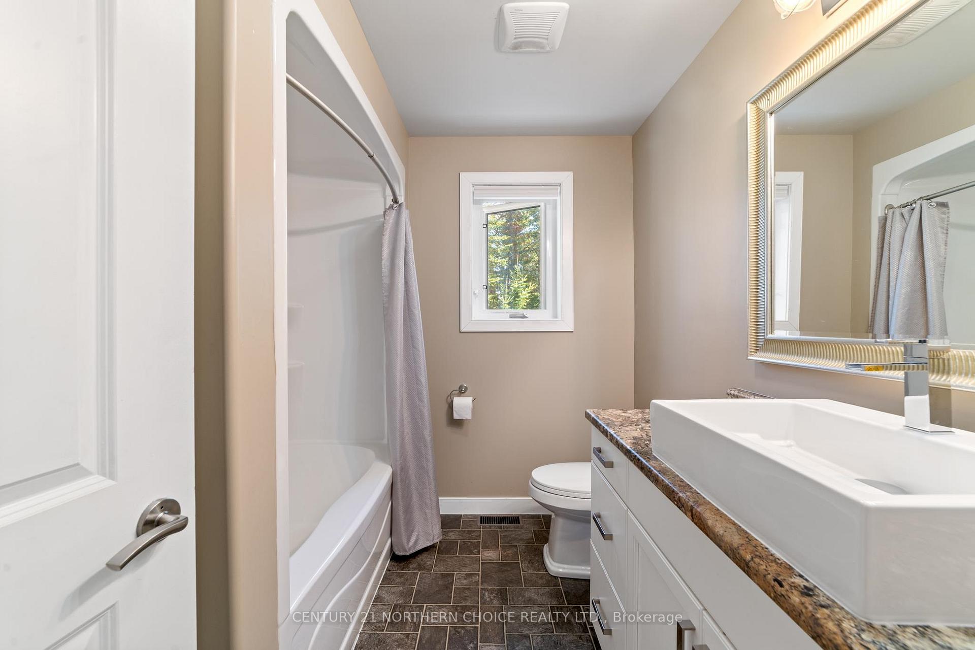 Photo 18 of 22 Gustafson Crescent, Red Lake — HOMEH