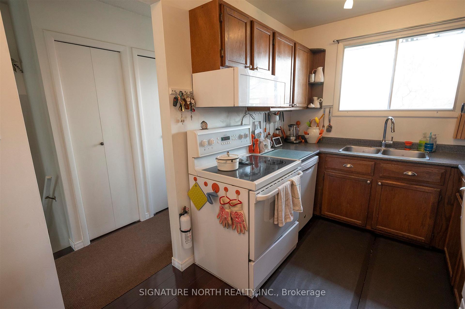 Photo 11 of 259 Dublin Avenue, Thunder Bay, John Street North — HOMEH