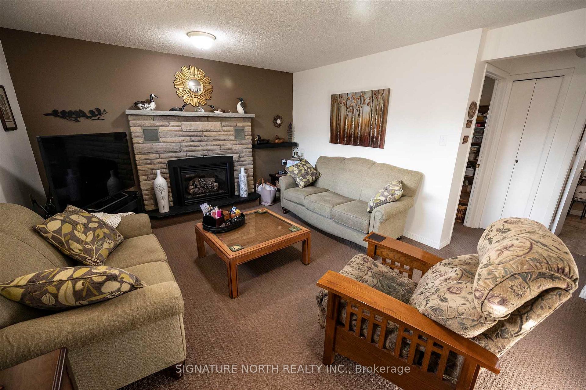 Photo 23 of 259 Dublin Avenue, Thunder Bay, John Street North — HOMEH