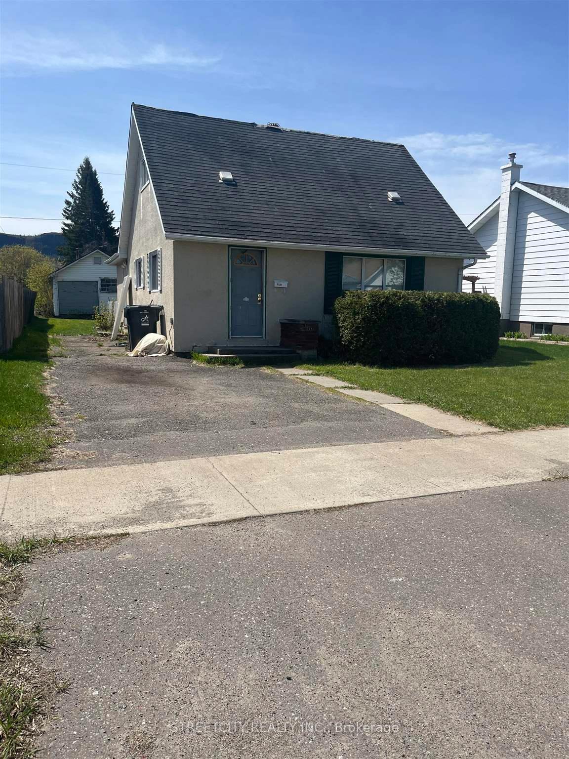 Front of 262 Mary Street W