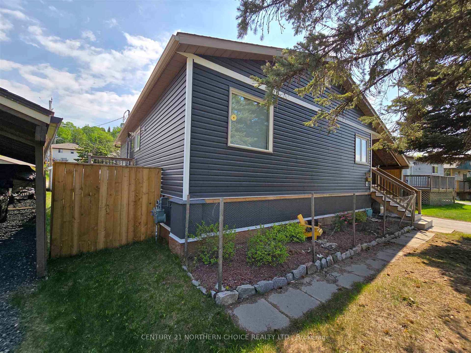 Photo 3 of 915 Valley Drive, Kenora, Evergreen — HOMEH