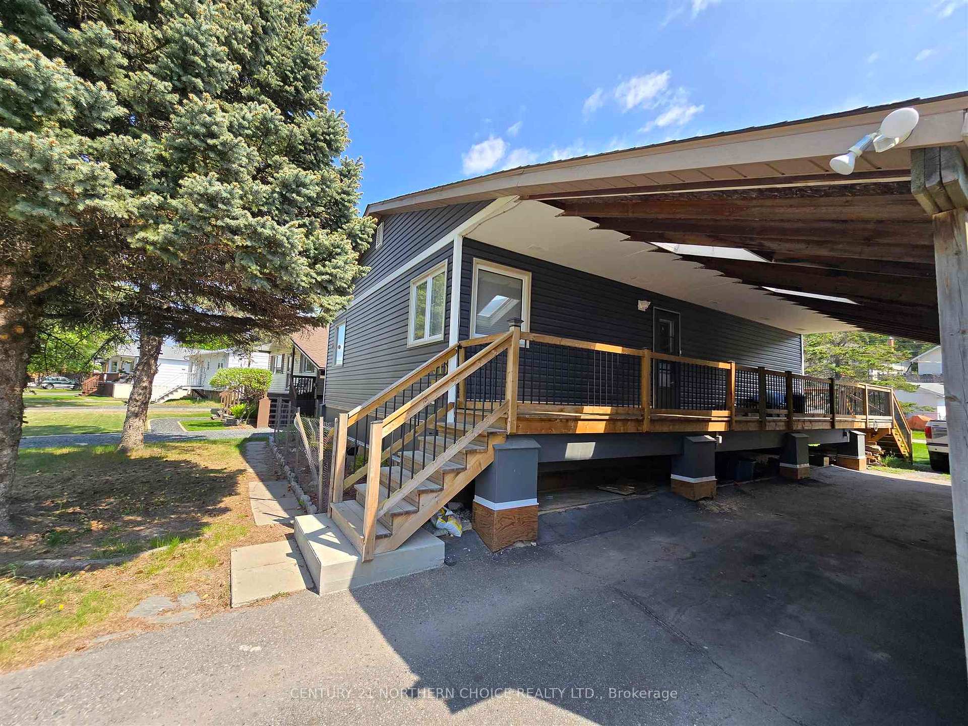 Photo 4 of 915 Valley Drive, Kenora, Evergreen — HOMEH