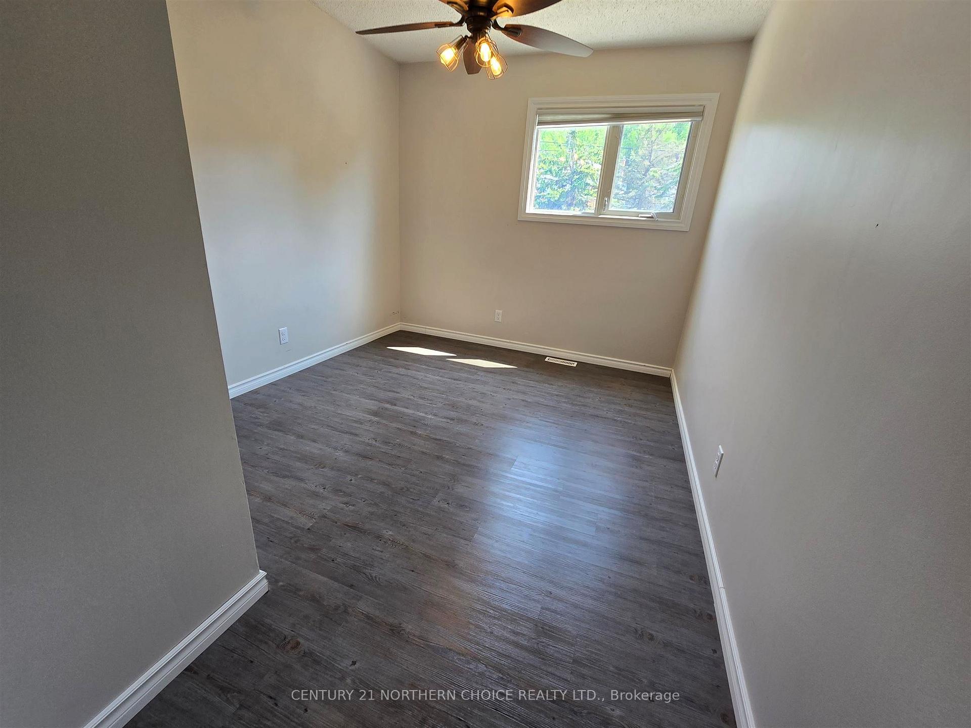 Photo 22 of 915 Valley Drive, Kenora, Evergreen — HOMEH