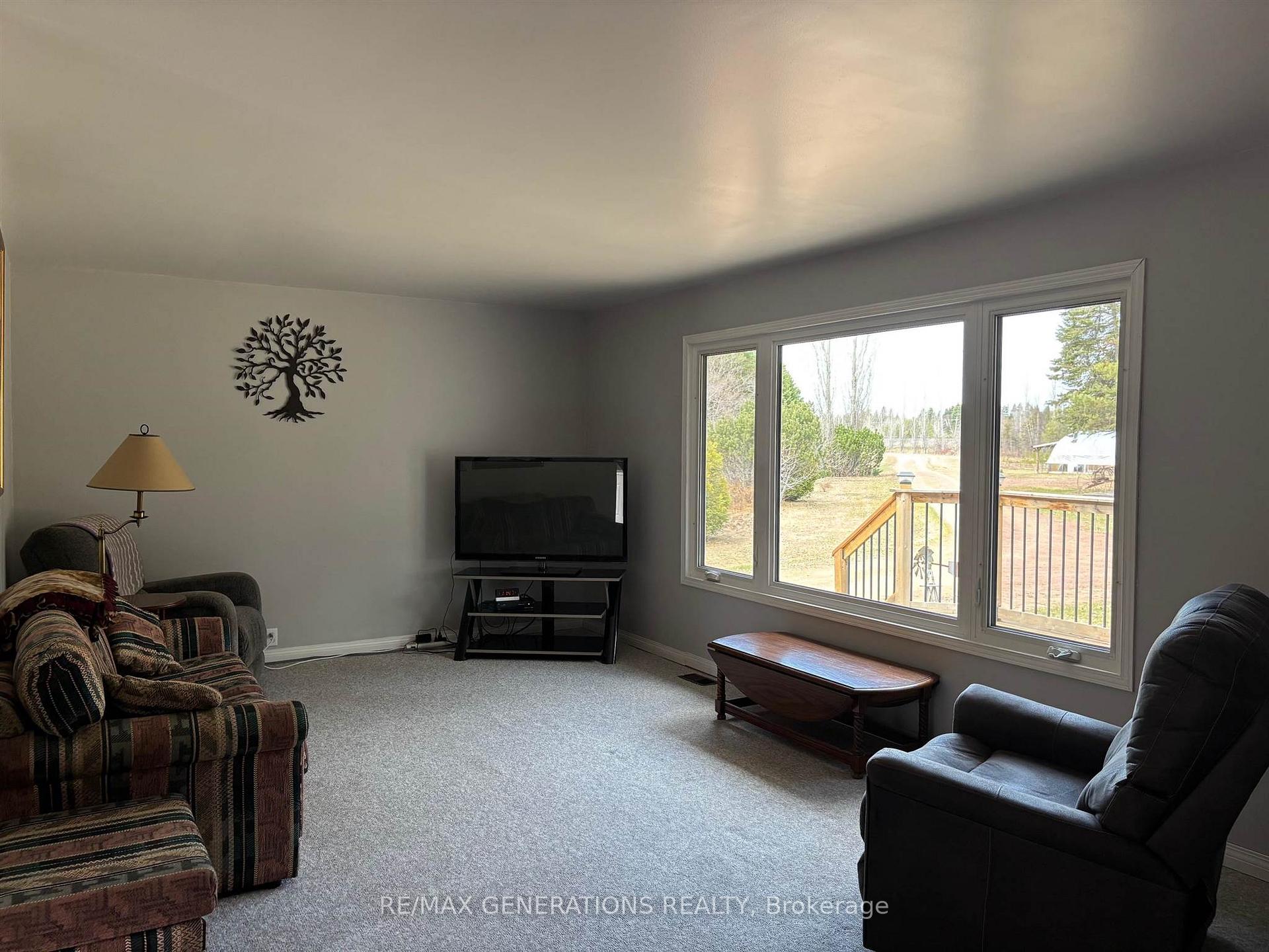 Photo 8 of 111 Maple Drive, Dorion — HOMEH