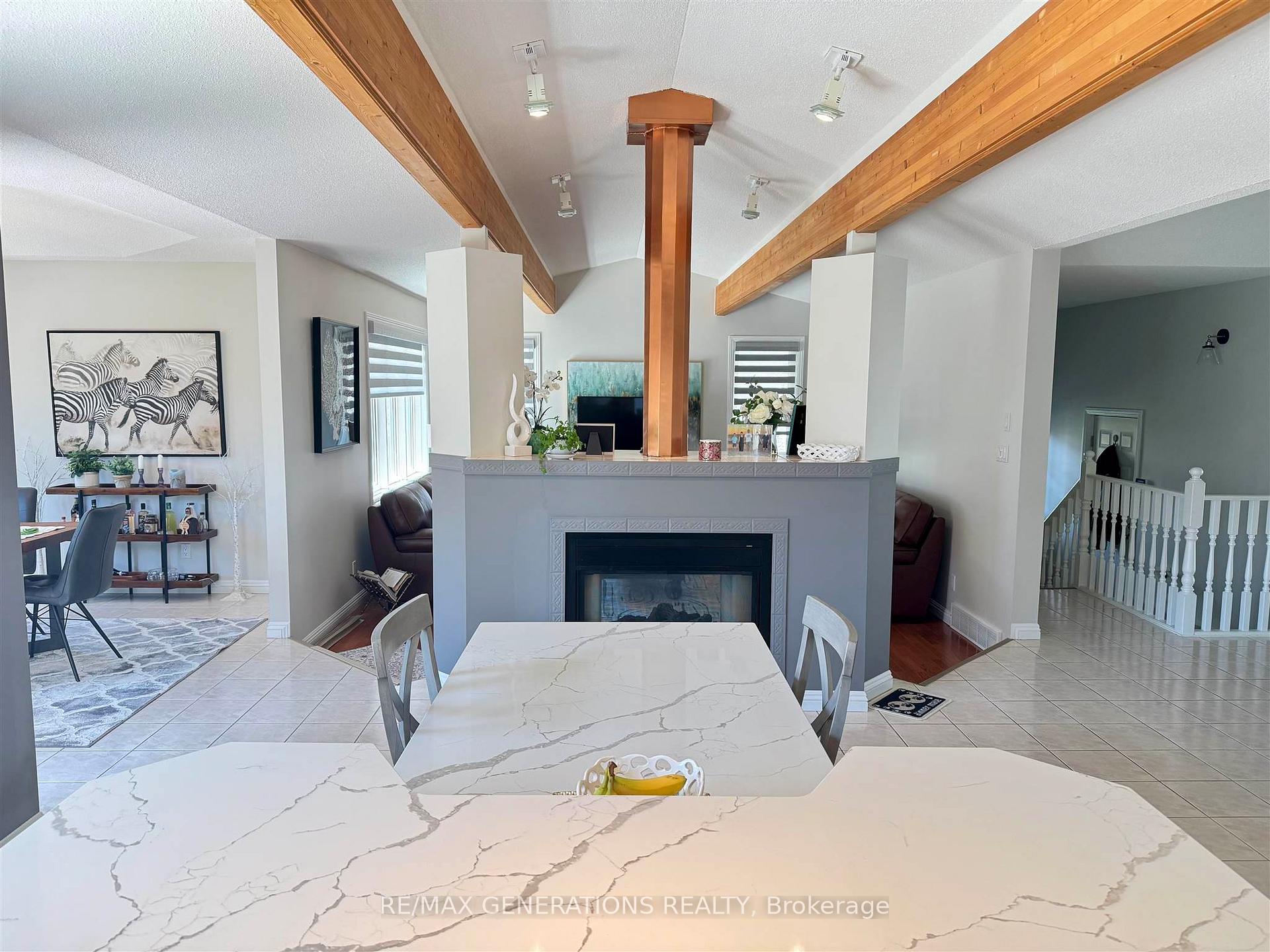 Photo 3 of 194 Wolverine Crescent, Thunder Bay, Parkdale — HOMEH