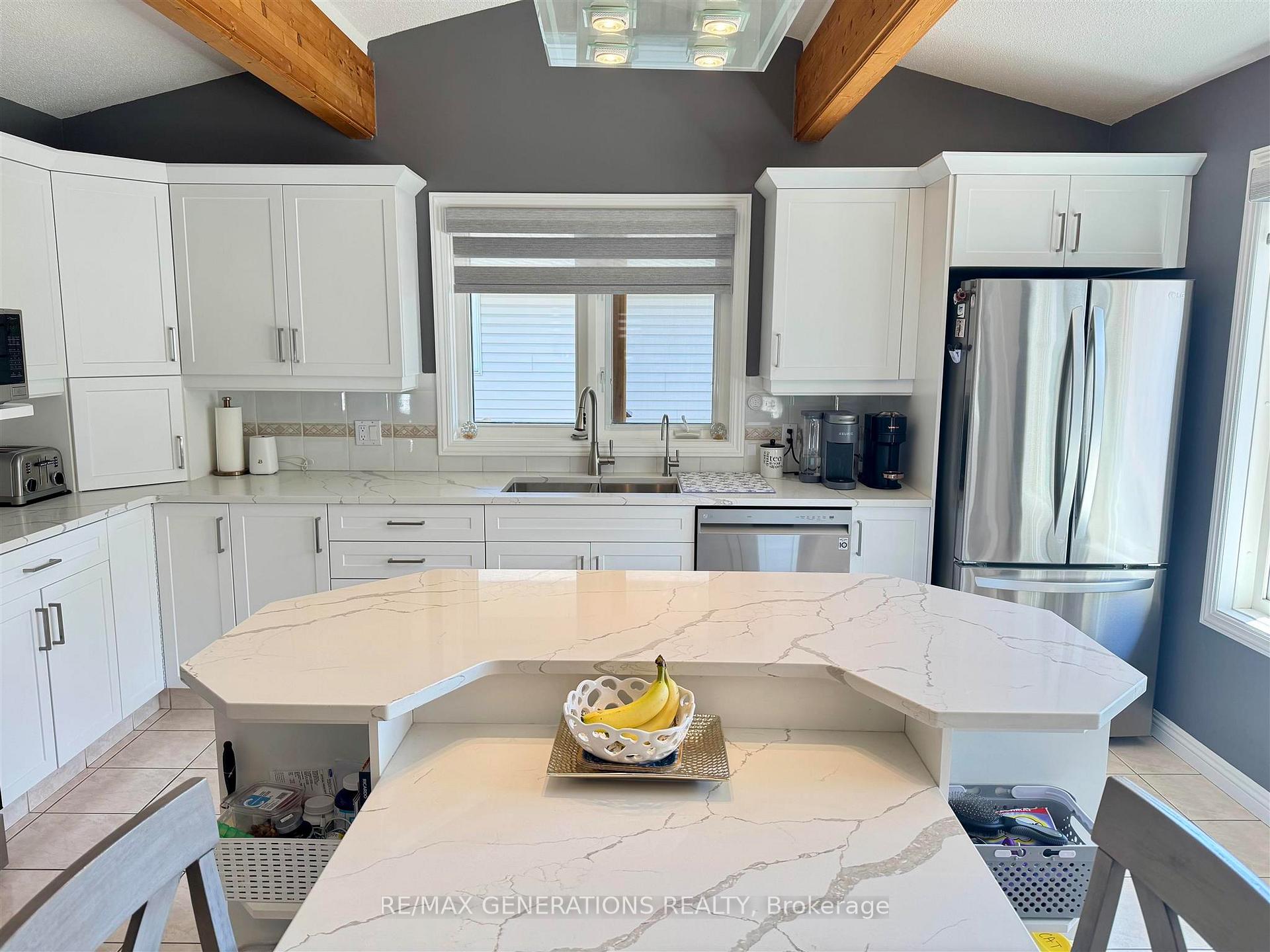 Photo 4 of 194 Wolverine Crescent, Thunder Bay, Parkdale — HOMEH
