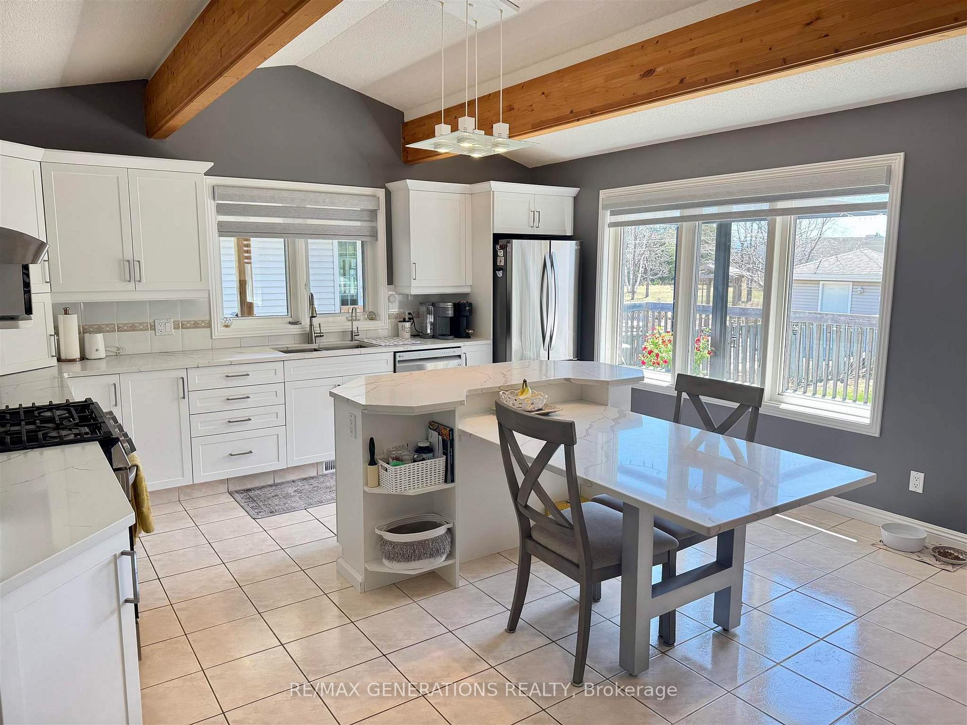 Photo 5 of 194 Wolverine Crescent, Thunder Bay, Parkdale — HOMEH