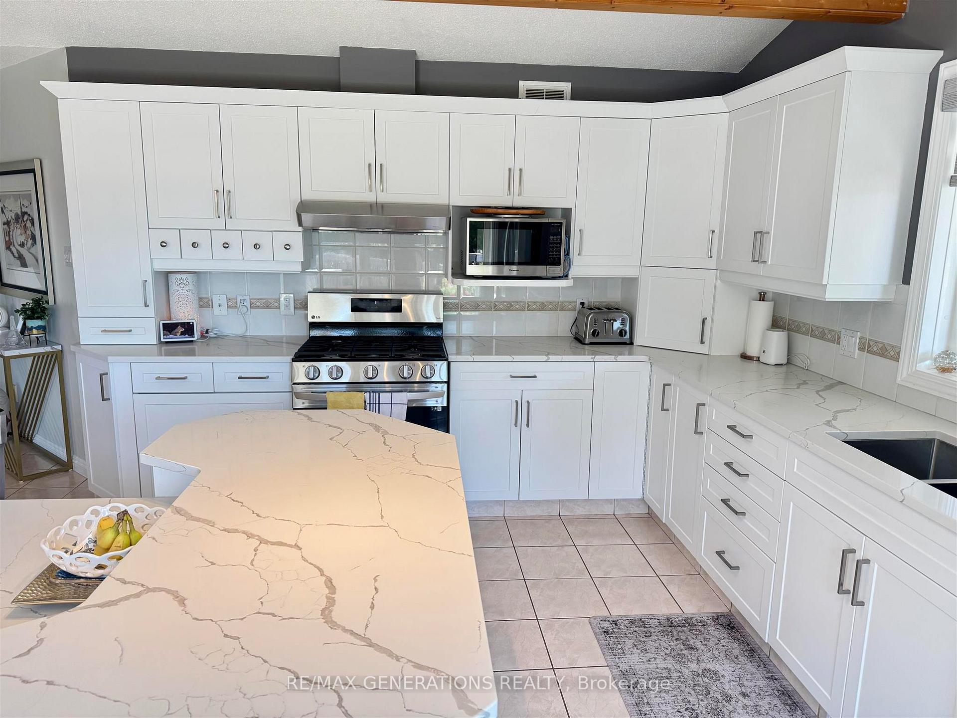 Photo 6 of 194 Wolverine Crescent, Thunder Bay, Parkdale — HOMEH