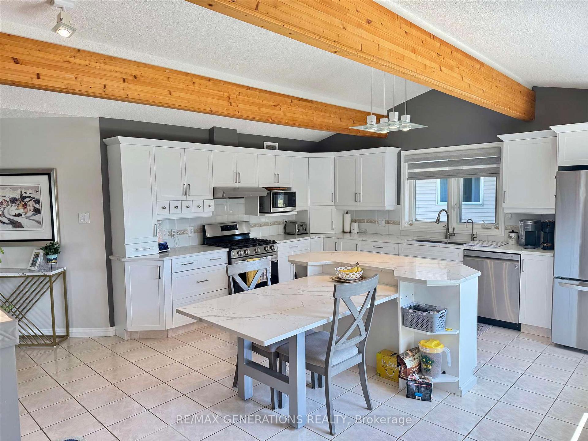 Photo 7 of 194 Wolverine Crescent, Thunder Bay, Parkdale — HOMEH