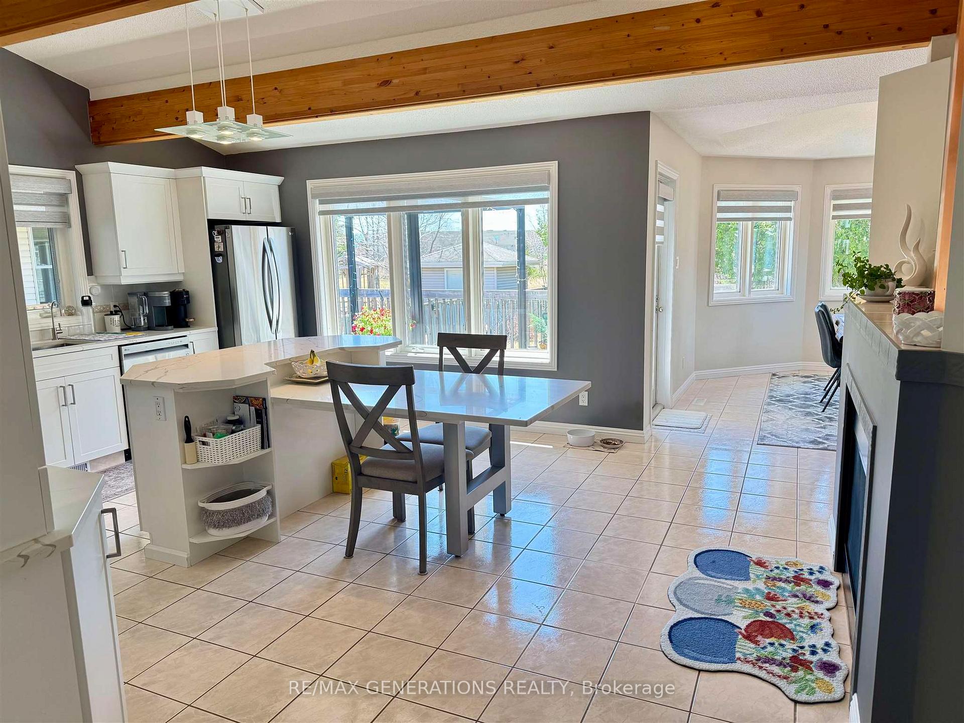 Photo 8 of 194 Wolverine Crescent, Thunder Bay, Parkdale — HOMEH